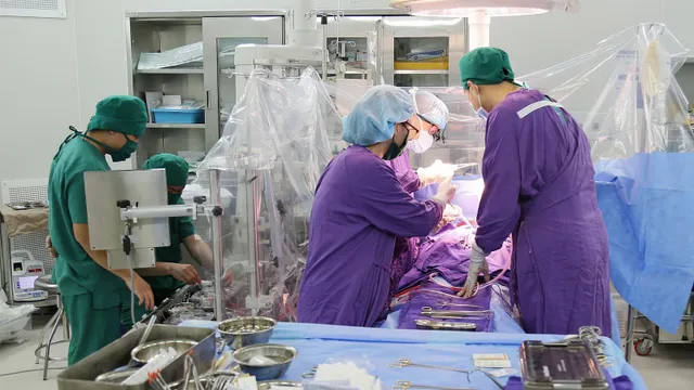 Hồi sinh nhịp đập cho 2 bệnh nhân mắc bệnh van tim phức tạp