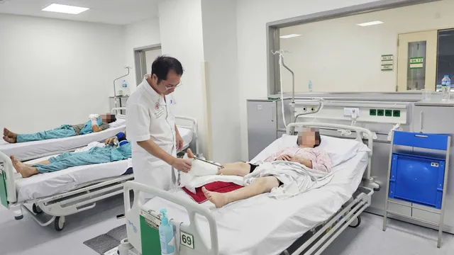 Cứu người phụ nữ bị đứt lìa cẳng chân do máy cắt cỏ