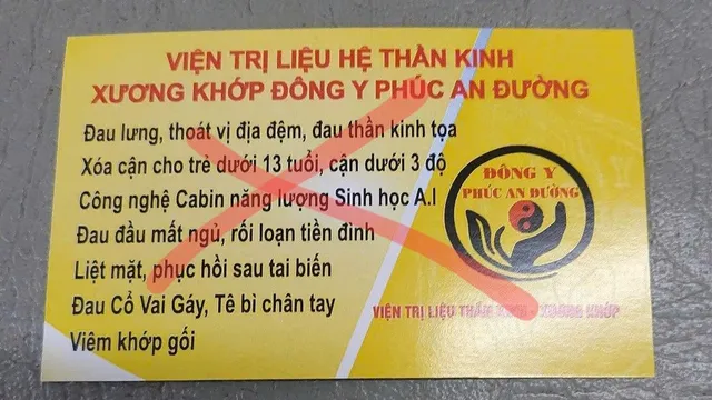 Cảnh giác chiêu trò phát tờ rơi quảng cáo khám chữa bệnh trái phép trong bệnh viện