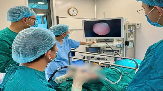 Ca mổ hiếm: Bé sơ sinh 32 ngày tuổi thoát nguy kịch vì u nang đường thở