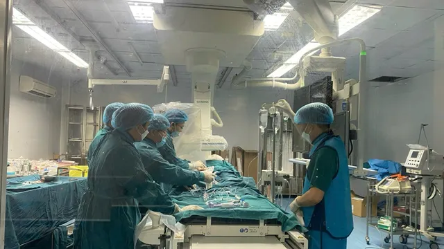 Phối hợp "thần tốc", cứu sống bệnh nhân ngưng tim, ngưng thở trong đêm