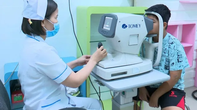 Báo động tật khúc xạ ở trẻ: Nguy cơ từ lạm dụng thiết bị điện tử