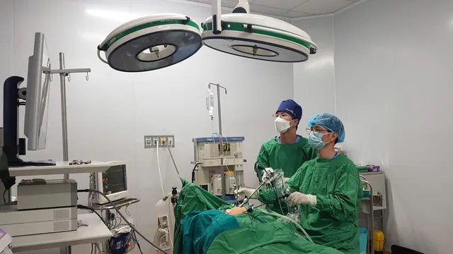 Phẫu thuật nội soi cứu trẻ mắc dị tật không hậu môn