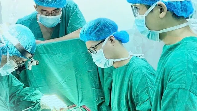 Cứu sống bé trai mắc dị tật tim bẩm sinh nặng
