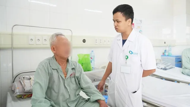 Đi khám vì khối u vú to nhanh, cụ ông phát hiện mắc ung thư vú