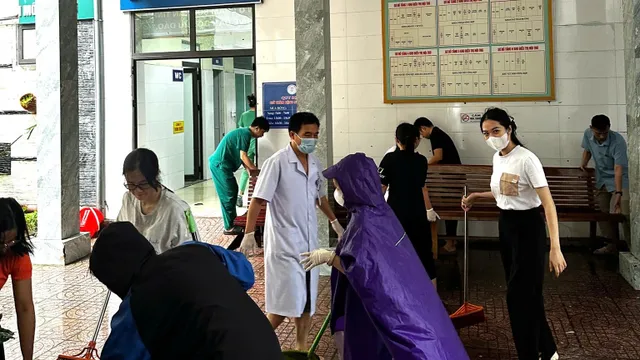 Bộ Y tế: Không để gián đoạn khám chữa bệnh, ngăn dịch bệnh phát sinh sau lũ