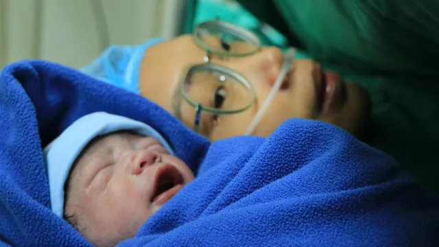 Mẹ ung thư giai đoạn 3 kiên cường giữ con