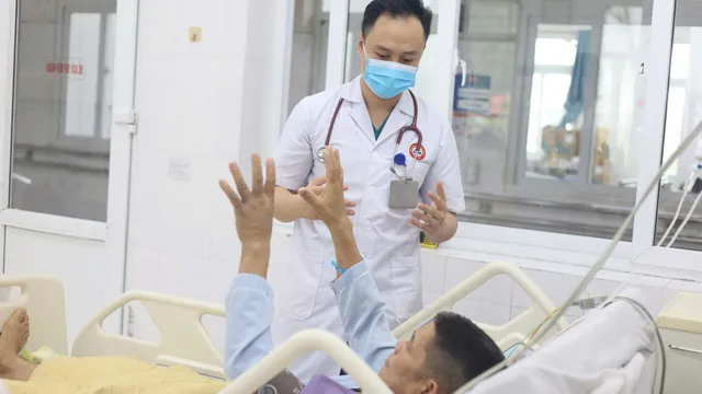 Cấp cứu kịp thời, cứu sống bệnh nhân nguy kịch nghi ngộ độc rượu