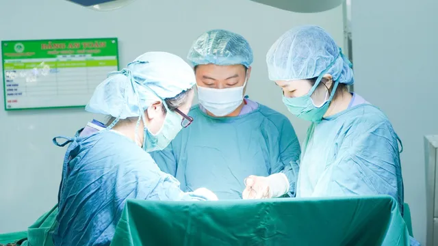 Thiếu máu nặng do khối u xơ tử cung tương đương thai 10 tuần