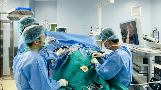 Lần đầu tiên Việt Nam ghép thận tự thân điều trị phình động mạch thận