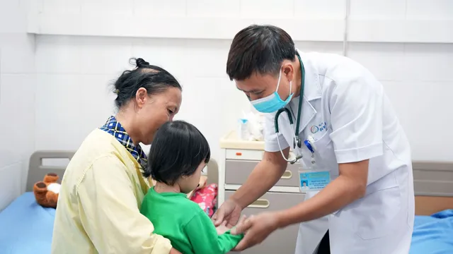 Gia tăng bệnh hô hấp, tiêu hoá ở trẻ nhỏ khi giao mùa thu - đông
