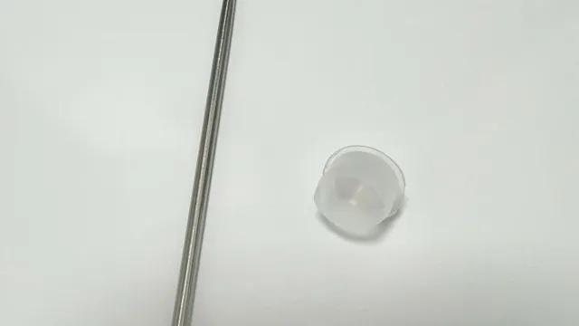 Bé trai 44 tháng tuổi bị nghẹt mũi do "nắp lọ thuốc" mắc trong mũi