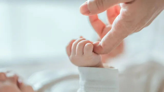 Làm loãng đờm cho trẻ sơ sinh như thế nào? Hướng dẫn cha mẹ chăm sóc bé đúng cách