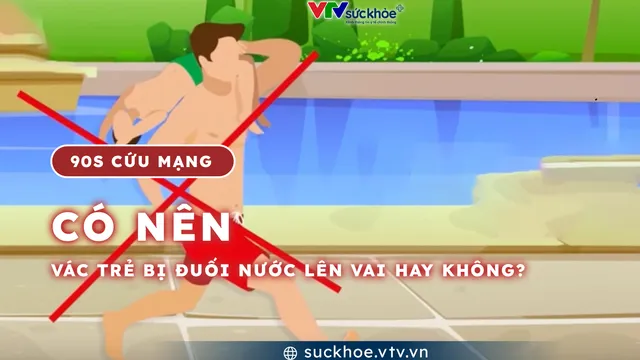 Có nên vác trẻ bị đuối nước lên vai?