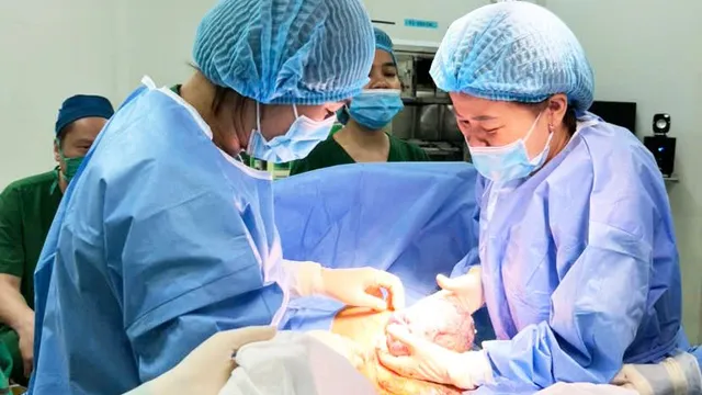 Cứu sống sản phụ 42 tuổi mắc hội chứng HELLP đe dọa tính mạng