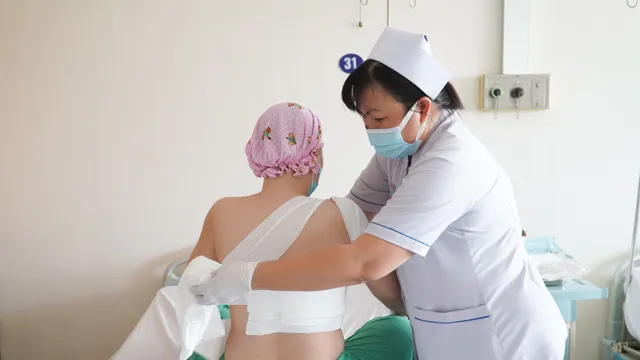 Phối hợp nhiều kỹ thuật mới điều trị ung thư vú cho người bệnh đã ghép thận