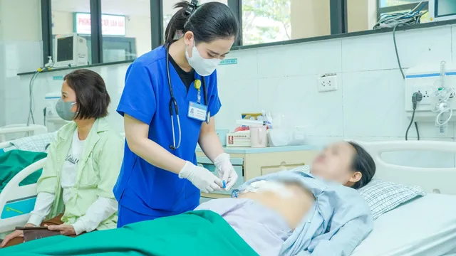 Người phụ nữ được cứu sống sau khi hút 500ml dịch bao quanh tim