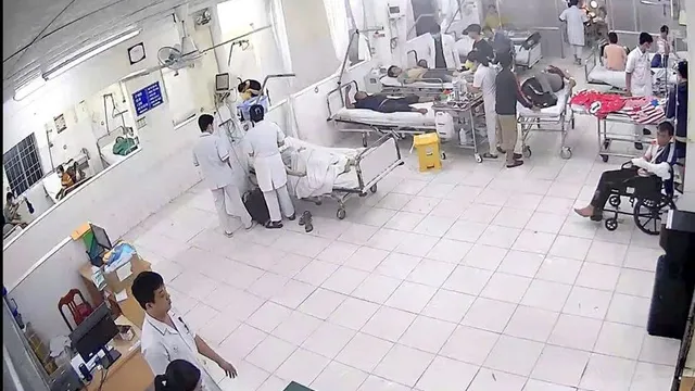 Trắng đêm cấp cứu, điều trị cho bệnh nhân tai nạn do sạt lở đèo tại Khánh Hòa