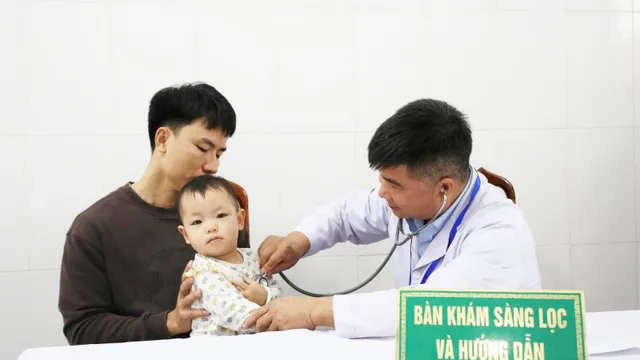 Hà Tĩnh tăng cường kiểm tra tiền sử và tiêm chủng bù liều cho trẻ 