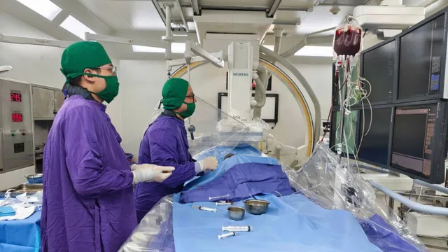 Kịp thời cứu sống bệnh nhân 15 tuổi vỡ gan độ IV