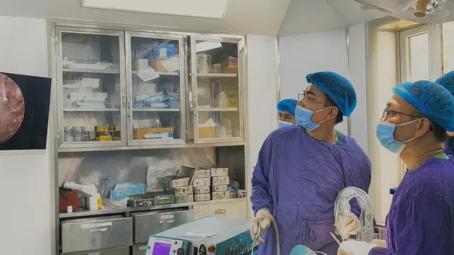 Ứng dụng kỹ thuật mới trong phẫu thuật nội soi bóc tách u khoang bên họng