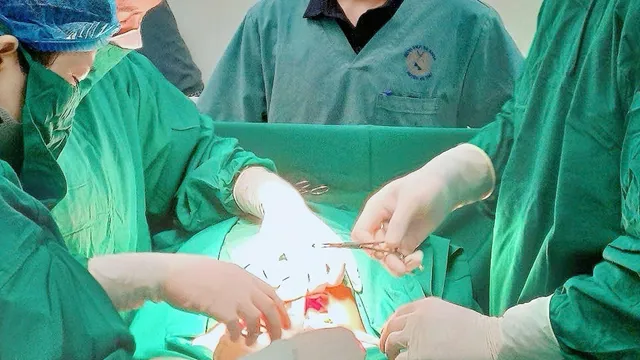 Mổ lấy thai nặng 4,3kg kèm bóc u buồng trứng hai bên