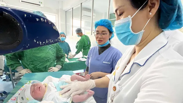 Sản phụ bỏng nặng 25% cơ thể sinh con an toàn