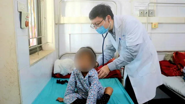 Trẻ và người lớn nhập viện vì sởi gia tăng