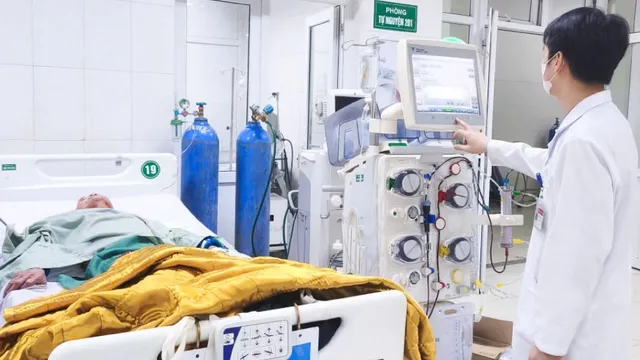 Ngộ độc rượu nguy kịch, bệnh nhân 79 tuổi được hồi sức cứu sống