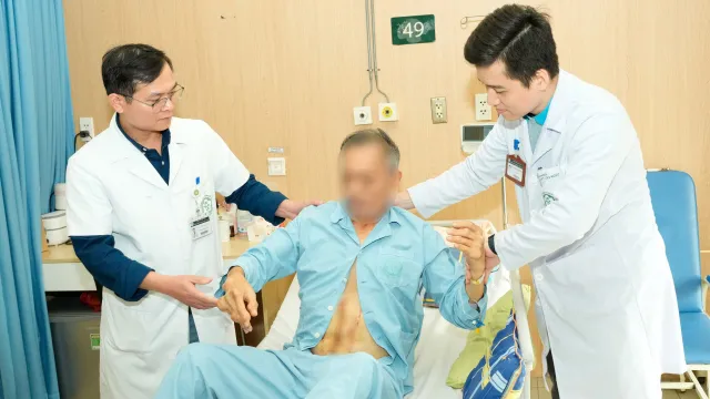 Vỡ phình động mạch chủ bụng, bệnh nhân mất 4 lít máu được cứu sống