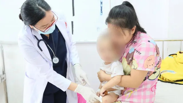 Chủ động dự phòng, điều trị bệnh tay chân miệng để tránh biến chứng nguy hiểm