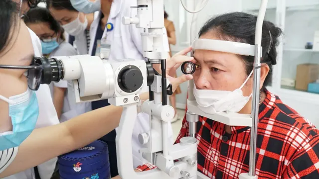 Glôcôm - "kẻ cắp thị lực" thầm lặng trong mùa lạnh