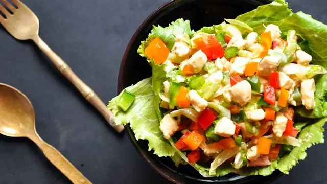 Người lớn tuổi ăn ít dần: Bác sĩ gợi ý chế độ ăn khỏe mạnh