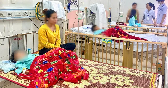 Ba trẻ nhập viện nghi ngộ độc thuốc