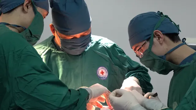 Ghép sọ tự thân thành công cho bệnh nhân chấn thương sọ não nặng