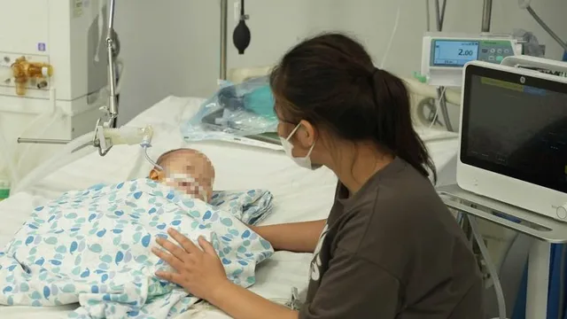 Cảnh báo nguy cơ suy hô hấp nặng khi trẻ uống phải tinh dầu đuổi muỗi