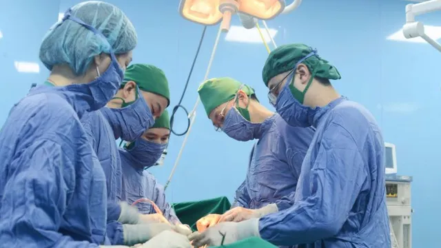 Vỡ ung thư nhầy ruột thừa, bệnh nhân viêm phúc mạc nguy kịch