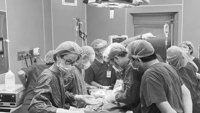 Cấp cứu thành công bệnh nhi sinh non 29 tuần vỡ dạ dày bẩm sinh