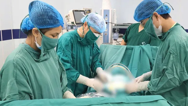 Phụ huynh đừng chủ quan với sưng đau vùng bìu ở trẻ