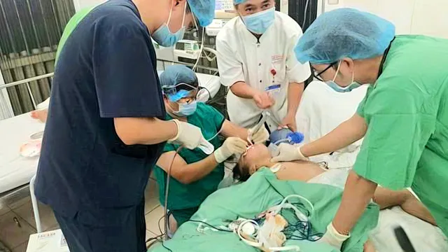 Không chỉ pháo nổ, dị vật đường thở cũng rình rập trẻ nhỏ ngày Tết