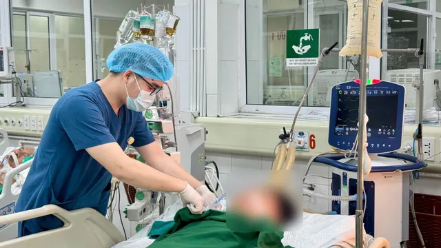 Xuất huyết tiêu hóa nguy kịch sau nhiều ngày uống rượu dịp Tết