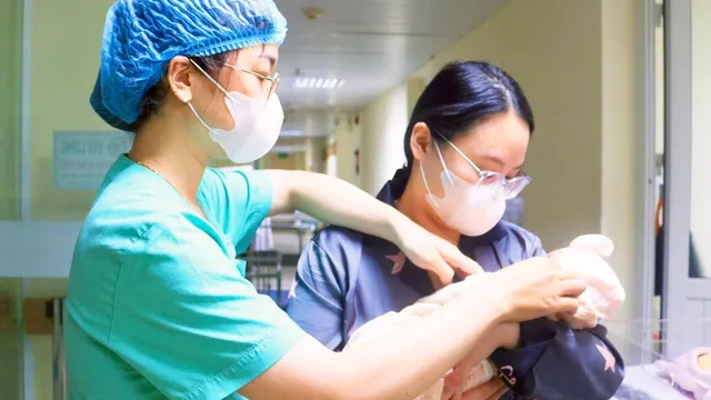 Bé sinh non chỉ nặng 500gram hồi sinh kỳ diệu sau 4 tháng điều trị