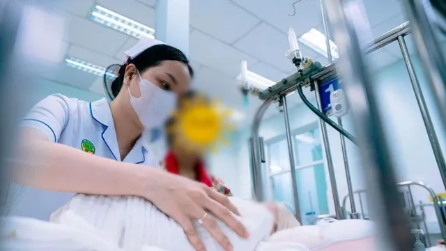 Cứu bé 2 tháng tuổi mắc bệnh hiếm trong y văn