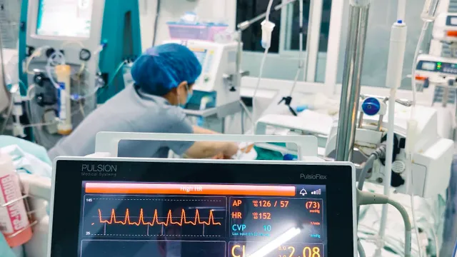 Hai ngư dân nguy kịch do giảm áp sau lặn biển