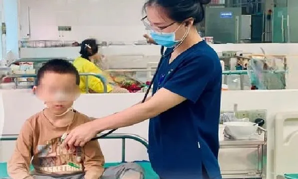 Cấp cứu trẻ uống nhầm bột thông cống