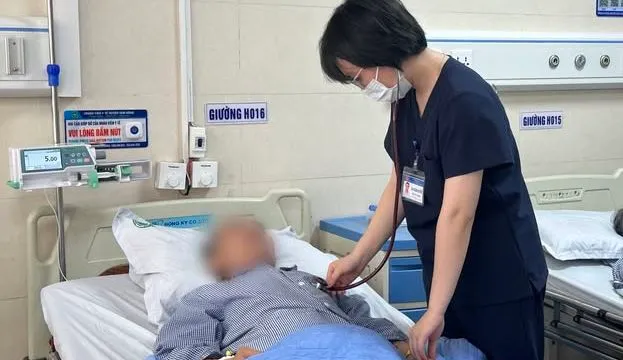 Cảnh báo nguy hiểm từ việc tự ý tiêm truyền tại nhà