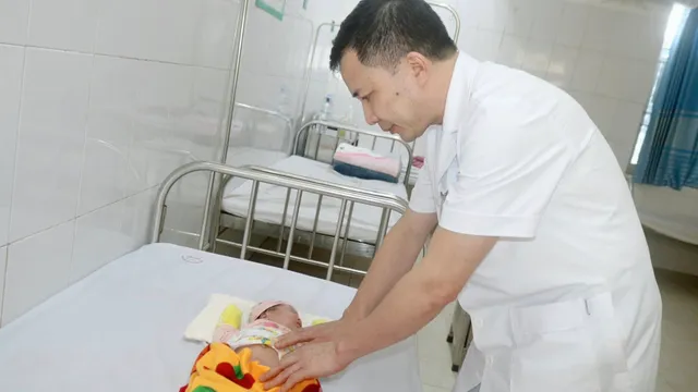 Phẫu thuật một thì dị tật không hậu môn cho trẻ 26 ngày tuổi