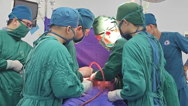 Báo động đỏ cứu bệnh nhân vỡ thận, sốc mất máu