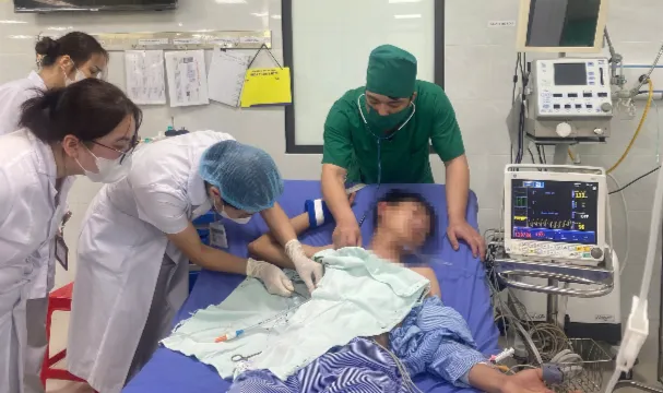 Đau ngực, khó thở tăng dần, phát hiện tràn khí màng phổi nguy hiểm