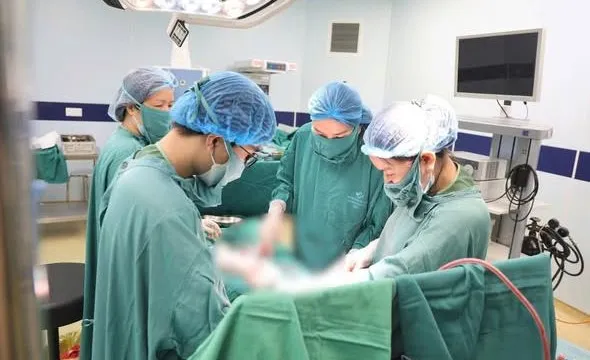 Phẫu thuật thành công khối u xơ tử cung "khổng lồ" 